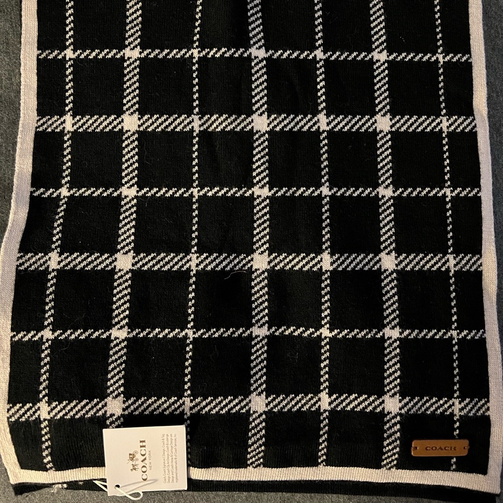 Brand new coach scarf! The tags are attached. Color: black & white